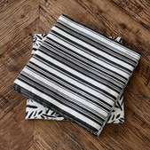 blagovna_znamka/velana-living-papirnati-prticki-z-dvostranskim-potiskom-v-crni-in-beli-barvi_3