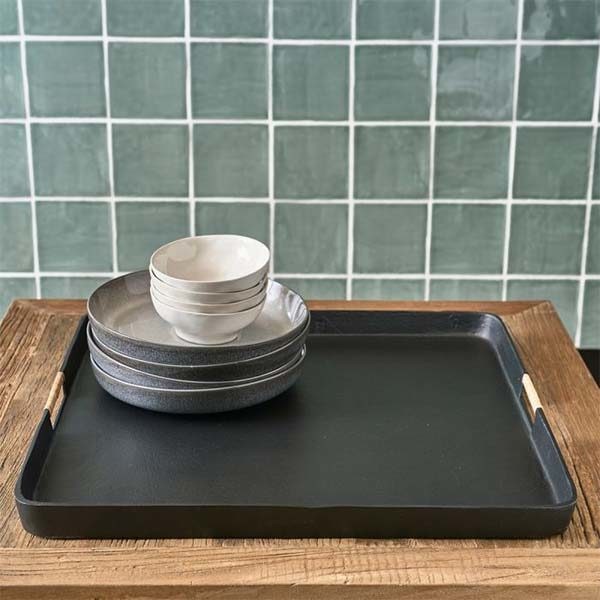 blagovna_znamka/velana-living-servirni-pladenj-iz-aluminija-in-rocaji-iz-ratana_1