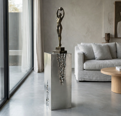 DEKORATIVEN KOVINSKI STEBER