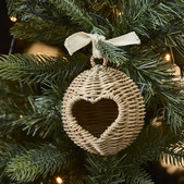 riviera-maison/velana-living-riviera-maison-ornament-rustic-rattan-love-bauble_1