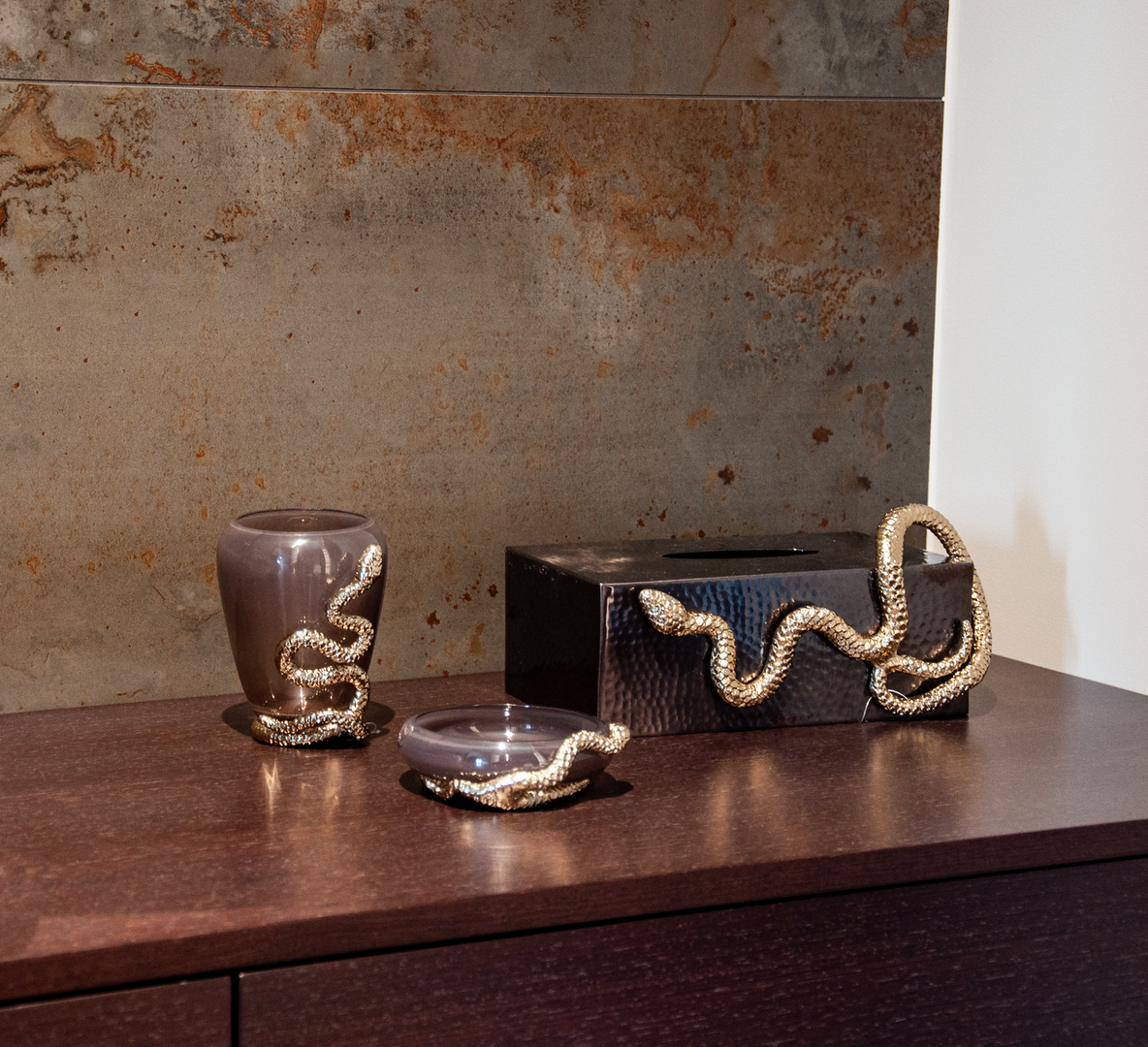 uvozeni-izdelki/PODSTAVEK-ZA-MILO-SNAKE_1