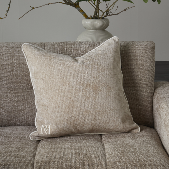 uvozeni-izdelki/Riviera-Maison-Velana-Living--blazina-rm-monogram-aveiro-M27486_1