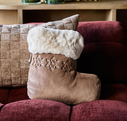 OKRASNA BLAZINA BOŽIČNA NOGAVICA IZ UMET. KRZNA