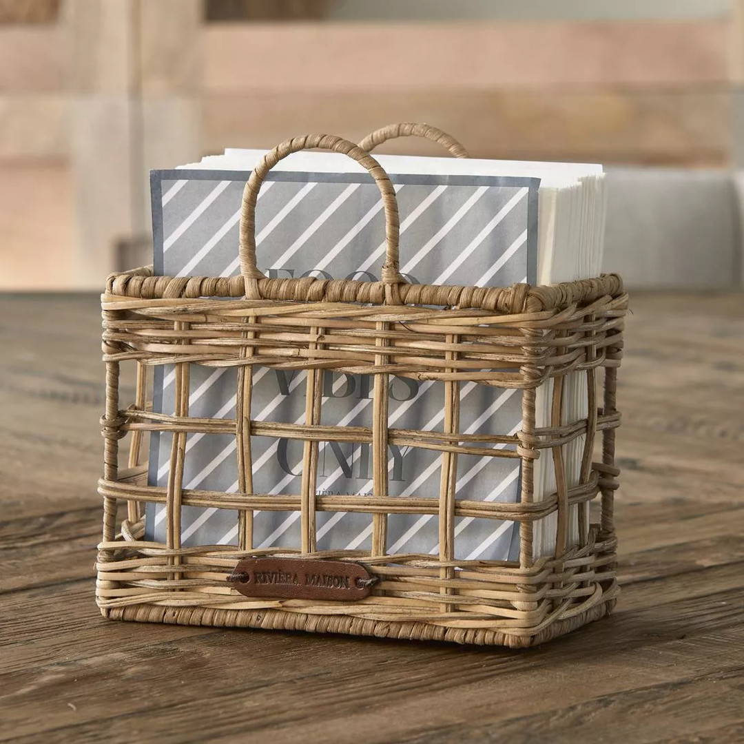 uvozeni-izdelki/Velana-Living-drzalo-za-particke-iz-ratana-v-obliki-torbe-od-Riviera-Maison