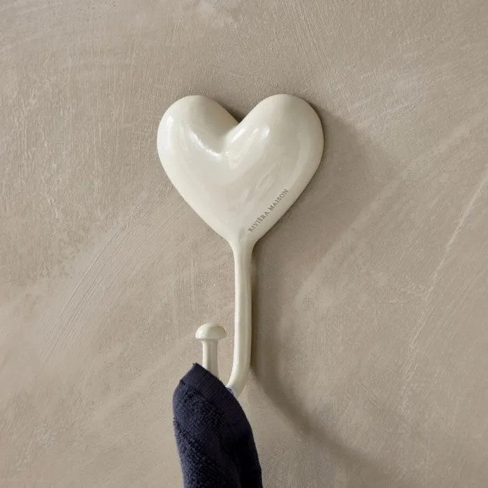 uvozeni-izdelki/Velana-Living-kljuka-za-obesanje-v-obliki-srcka-od-Riviera-Maison_1