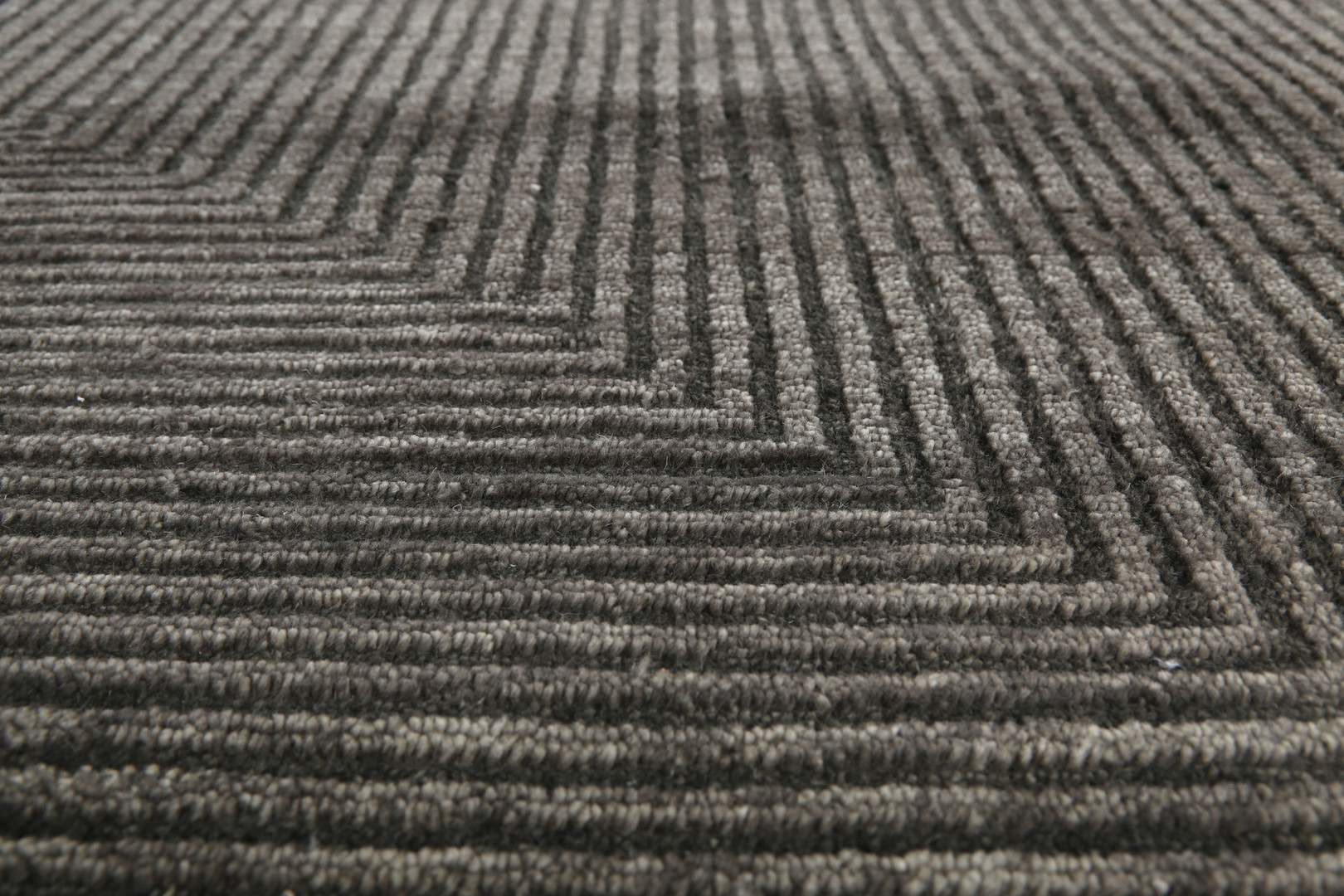 uvozeni-izdelki/Velana-Living-preproga-black-olive-liquorice-L87346-3