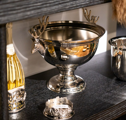 SREBRNA POSODA ZA HLAJENJE VINA IN ŠAMPANJCA Z MOTIVOM JELENA