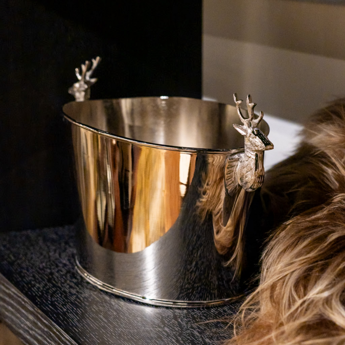 uvozeni-izdelki/Velana-Living-srebrni-hladilec-za-vino-z-motivom-jelena-M33123_2