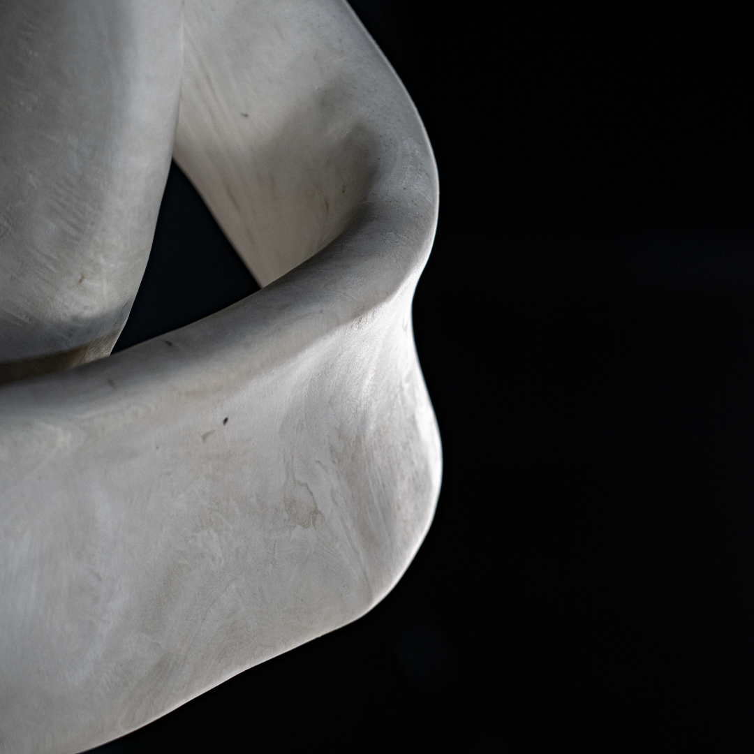 uvozeni-izdelki/WHITE-TEAK-SCULPTURE-HUG-Velana-Living_1