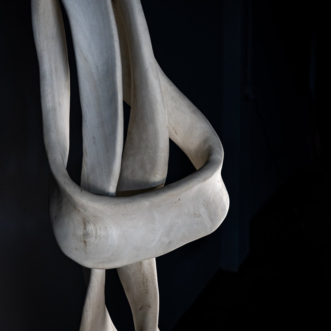 uvozeni-izdelki/WHITE-TEAK-SCULPTURE-HUG-Velana-Living