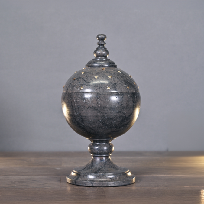 uvozeni-izdelki/ateliers-davoy-urn-with-bees_1
