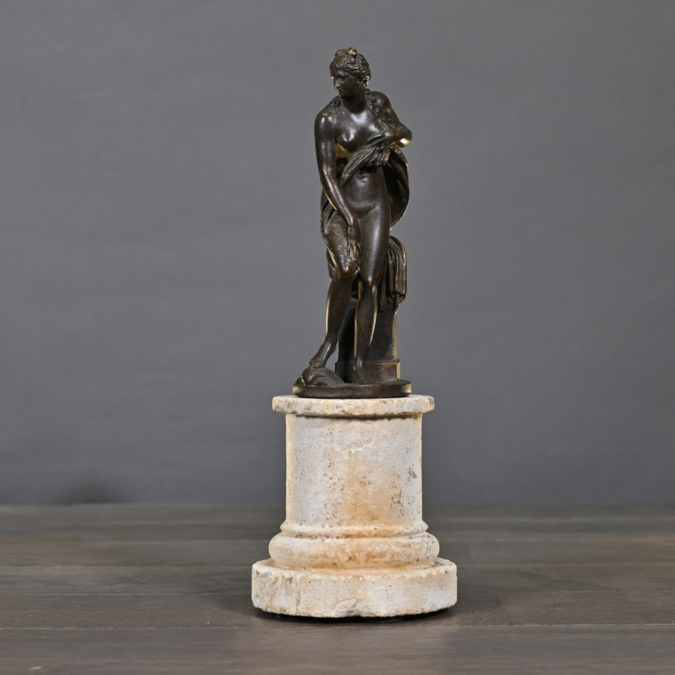 uvozeni-izdelki/velana-living-kip-venere-med-kopanjem-M14227_2