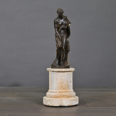 uvozeni-izdelki/velana-living-kip-venere-med-kopanjem-M14227_2