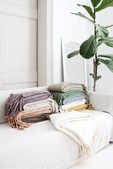 uvozeni-izdelki/velana-living-moonrock-throw-M12110_1