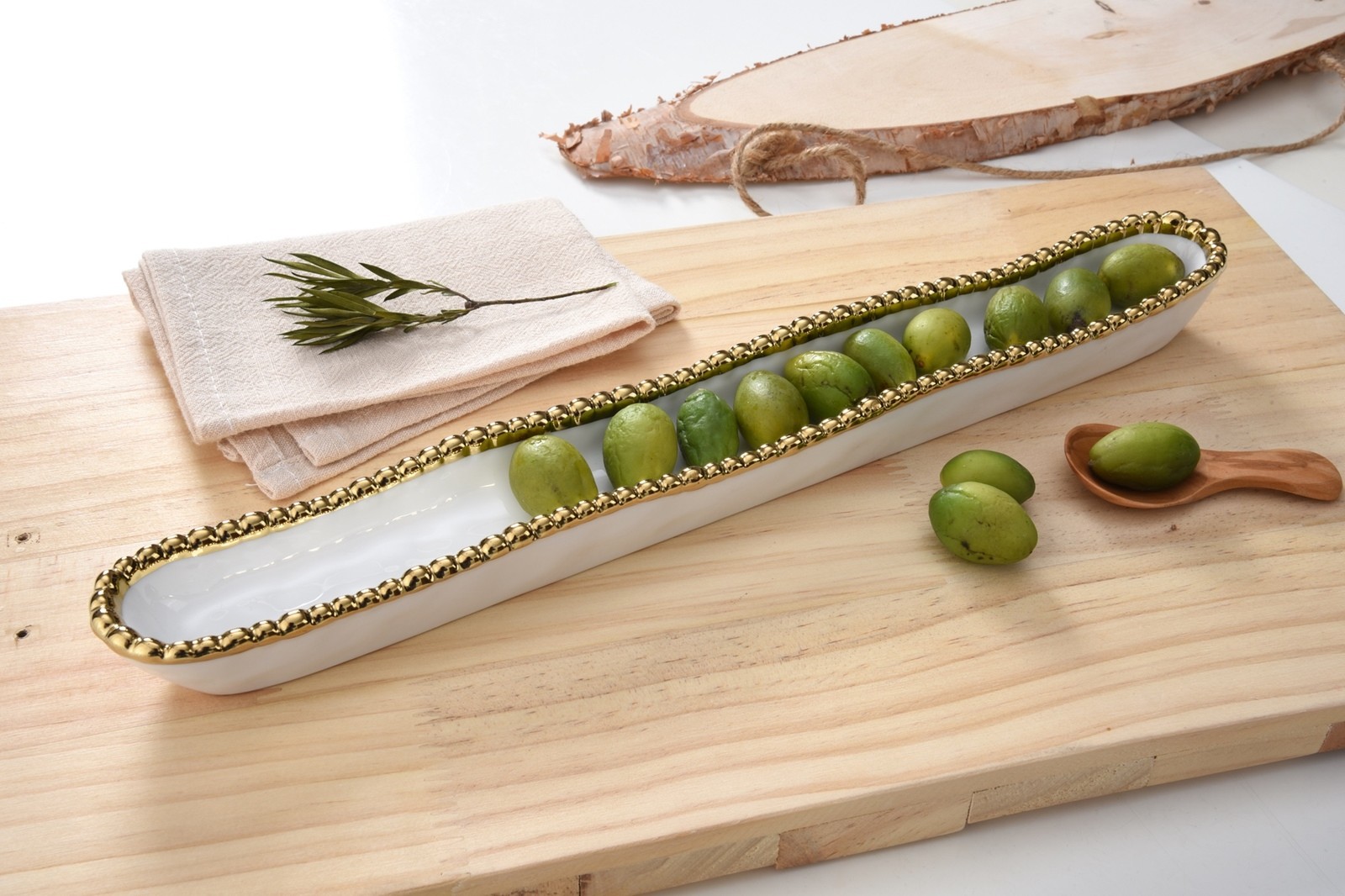 uvozeni-izdelki/velana-living-pampa-bay-olive-serving-dist-golden-salerno-CER2428WG_2