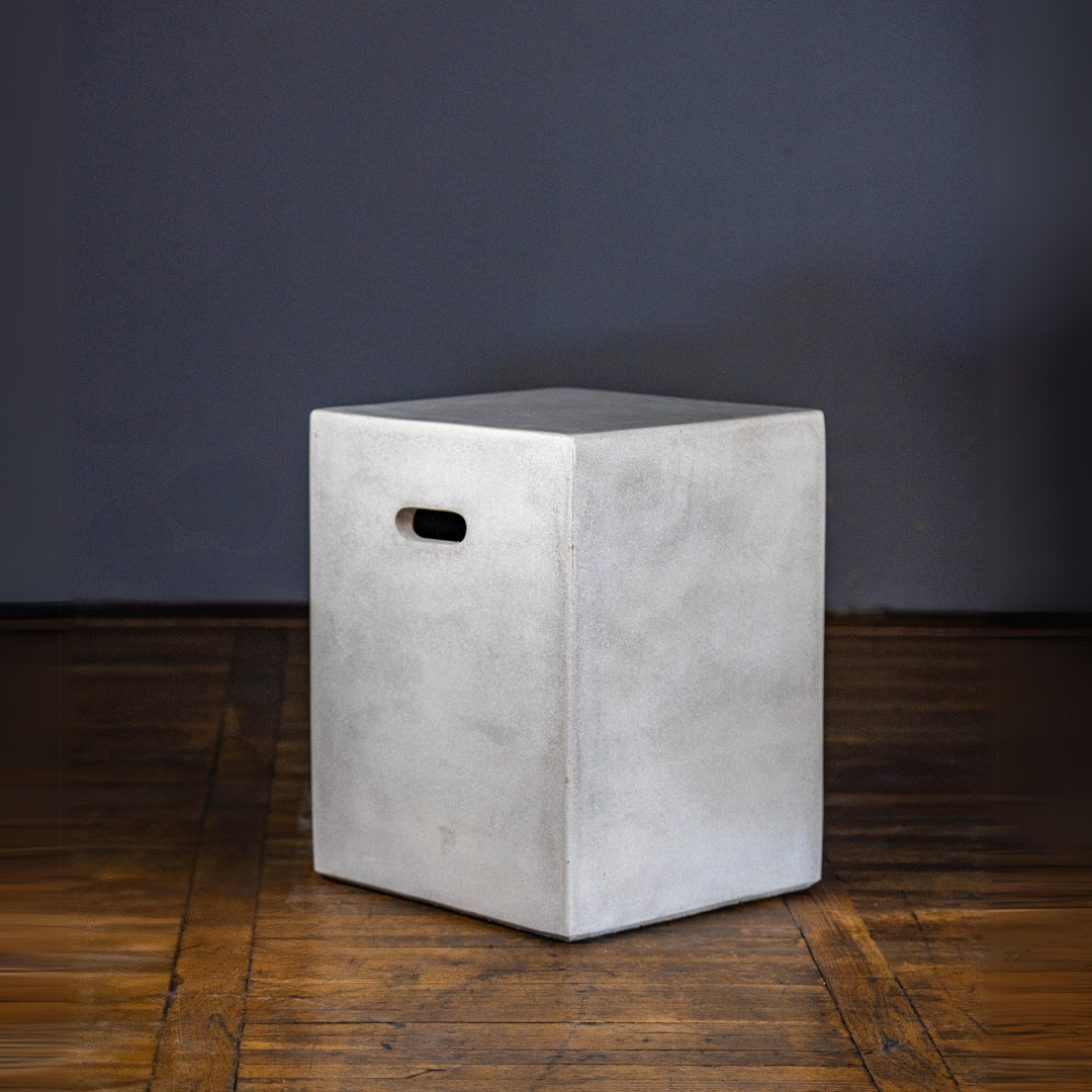 uvozeni-izdelki/velana-living-stolcek-iz-cementa_1
