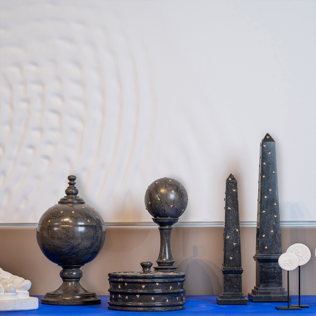 velana-living/ateliers-davoy-urn-with-bees_2