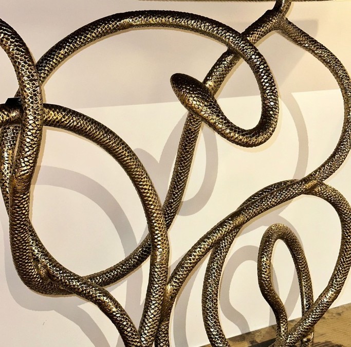 velana-living/console-table-snake_1_1